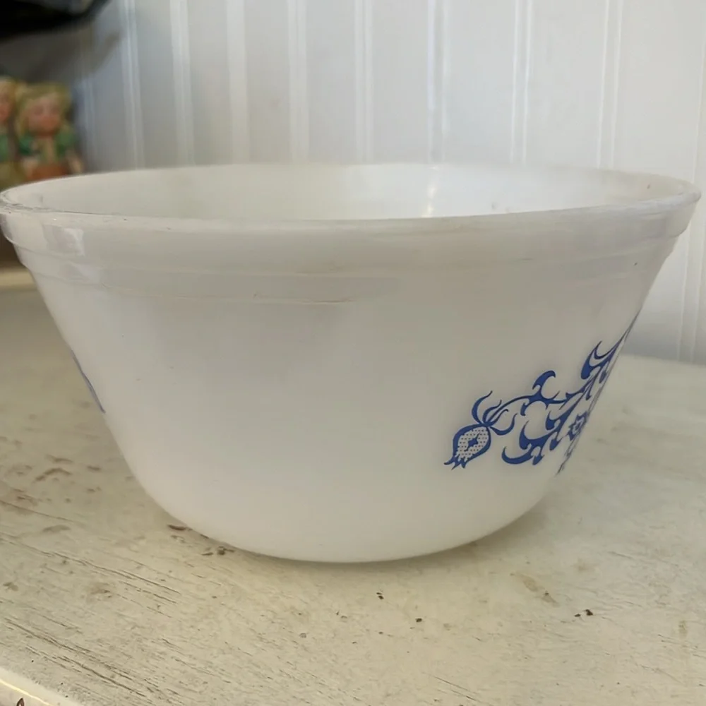 Vintage Federal glass heat proof Bucks County mixing bowl 8” x 4”